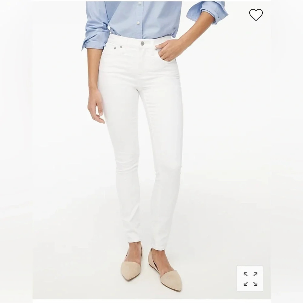 NWT J Crew skinny jean in signature stretch. 2 Small stains on front left leg